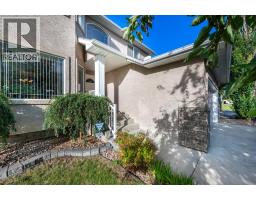 112 Cove Crescent - photo 2