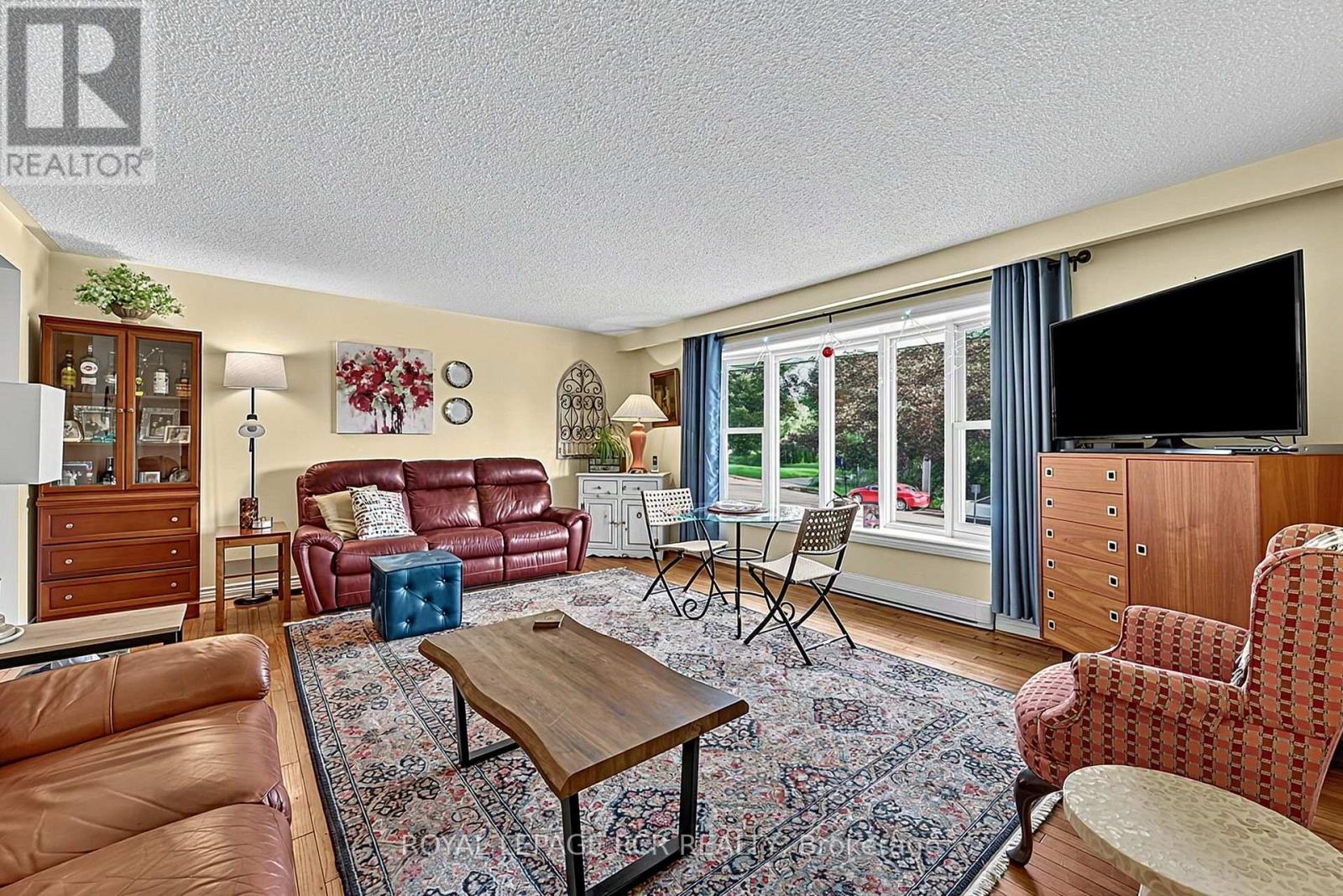 1049 ELGIN STREET, Newmarket (Huron Heights-Leslie Valley) — photo 5