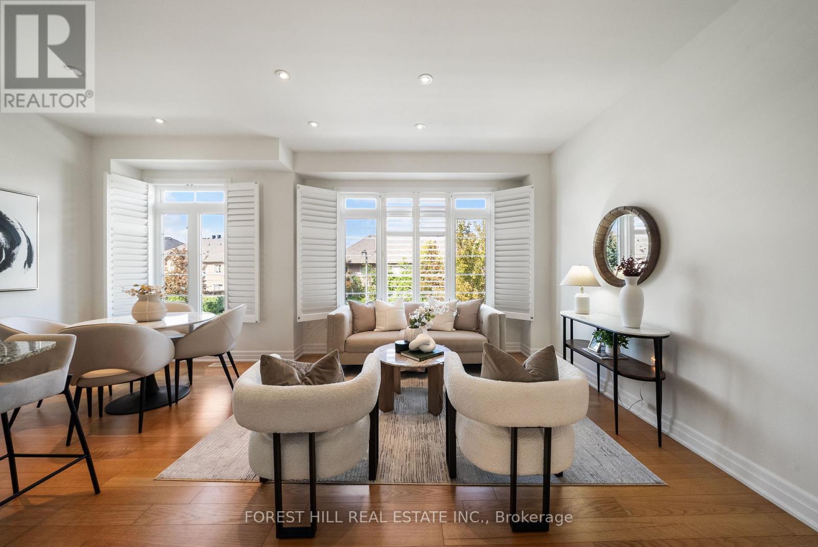 Photo of 25 BEVERLEY GLEN BOULEVARD