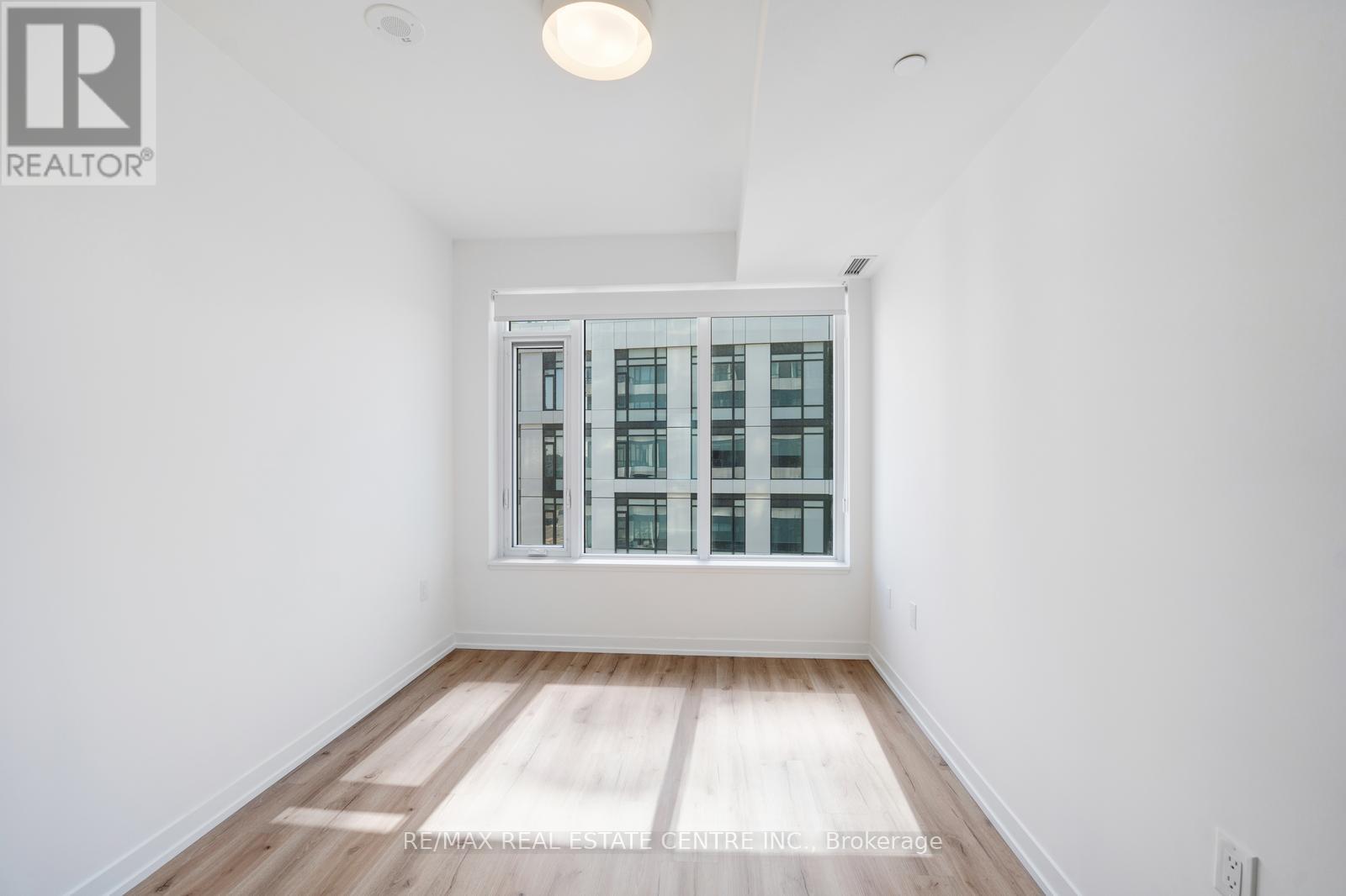 2485 Eglinton Avenue West — photo 27