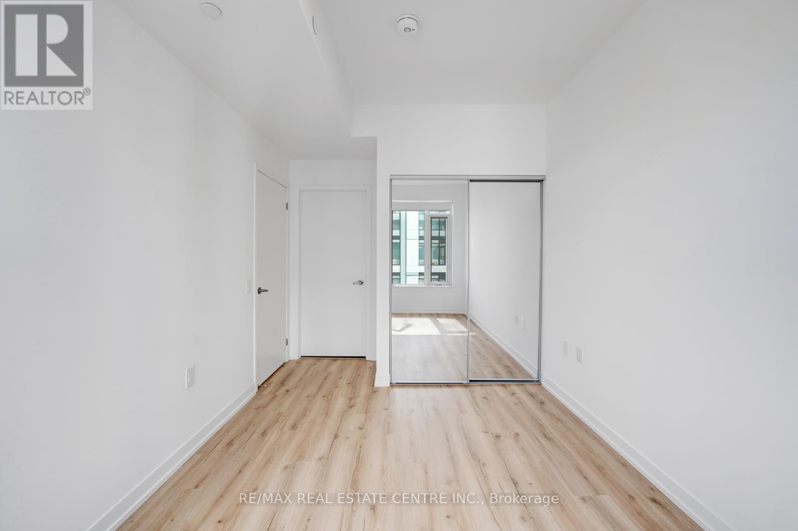 2485 Eglinton Avenue West — photo 30