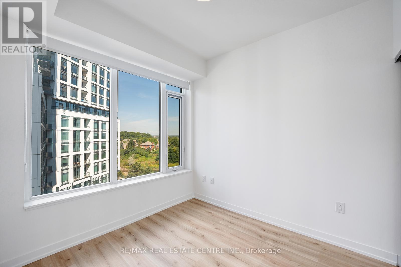 2485 Eglinton Avenue West — photo 31