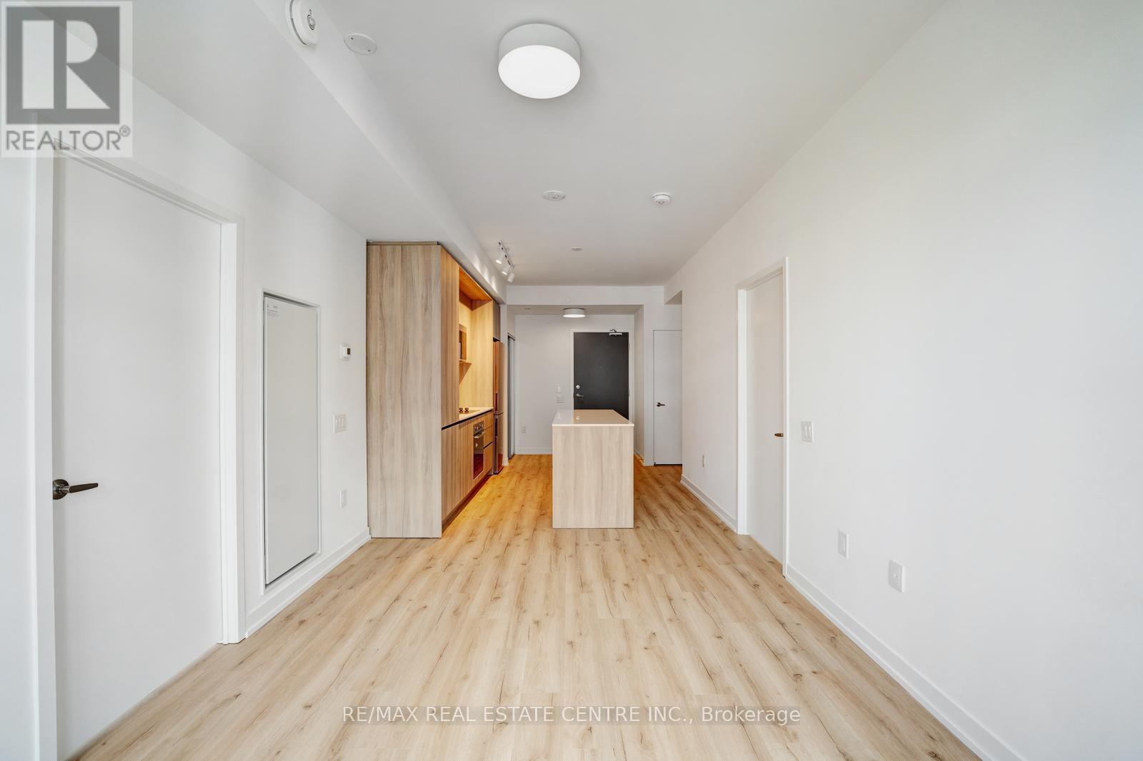 2485 Eglinton Avenue West — photo 35