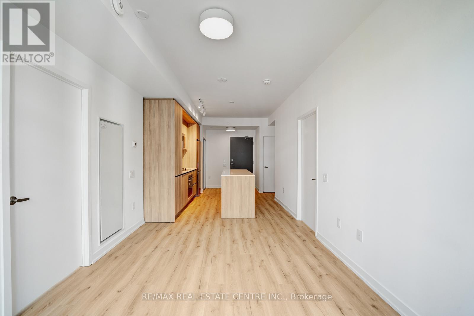 2485 Eglinton Avenue West — photo 36