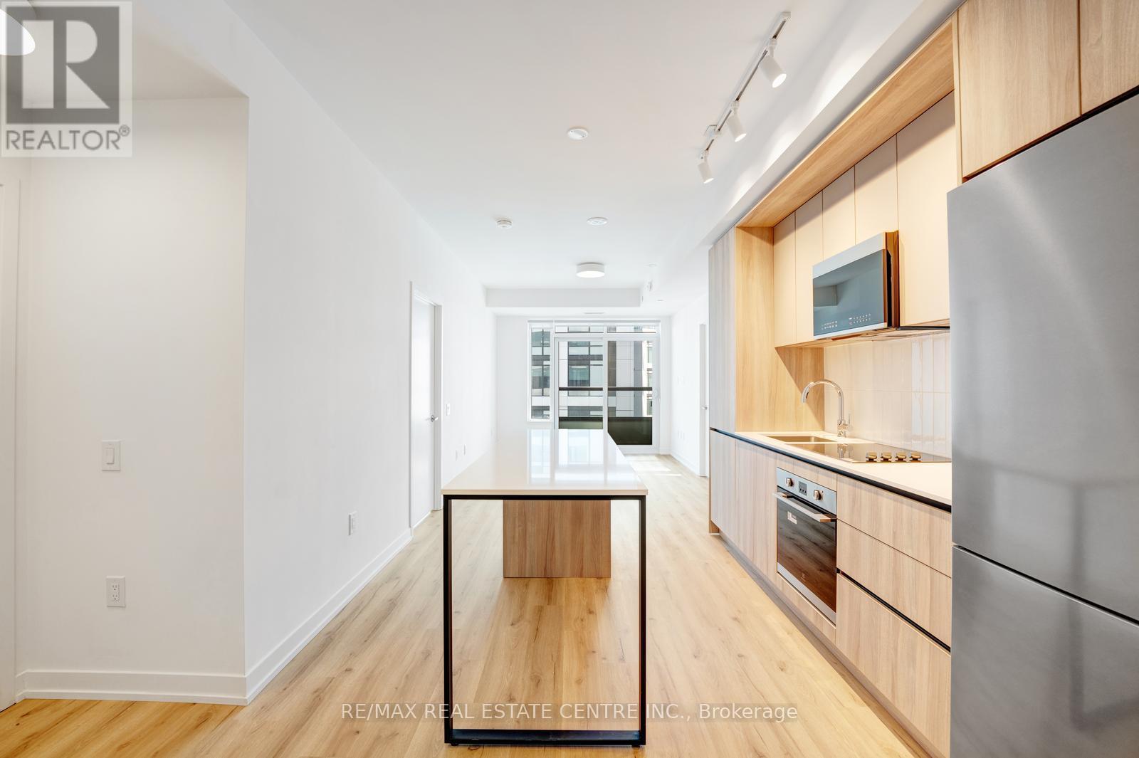 2485 Eglinton Avenue West — photo 38