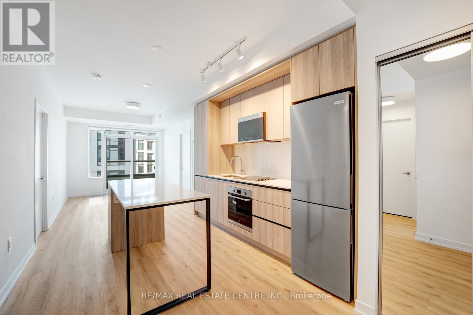2485 Eglinton Avenue West — photo 39