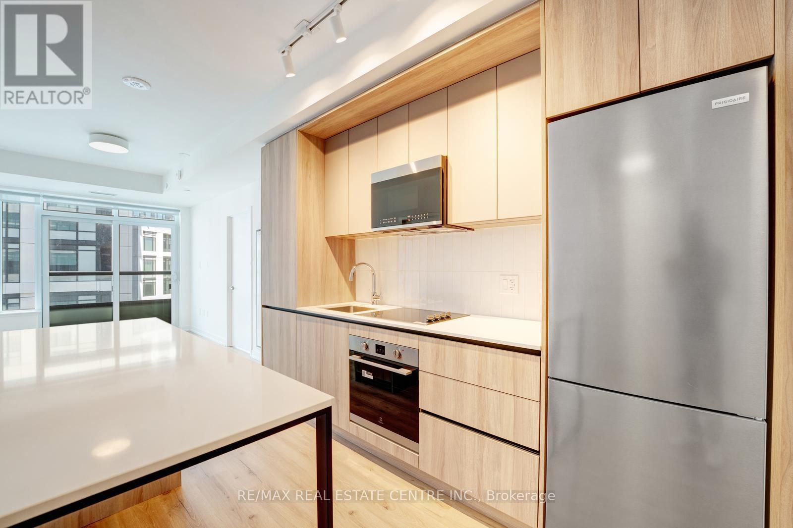 2485 Eglinton Avenue West — photo 42