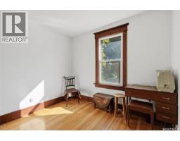 Living room - 618 E Avenue N, Saskatoon, SK S7L1S3 Photo 16