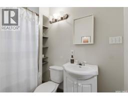 Kitchen - 618 E Avenue N, Saskatoon, SK S7L1S3 Photo 17