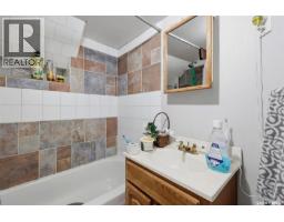 618 E Avenue N, Saskatoon, SK S7L1S3 Photo 27