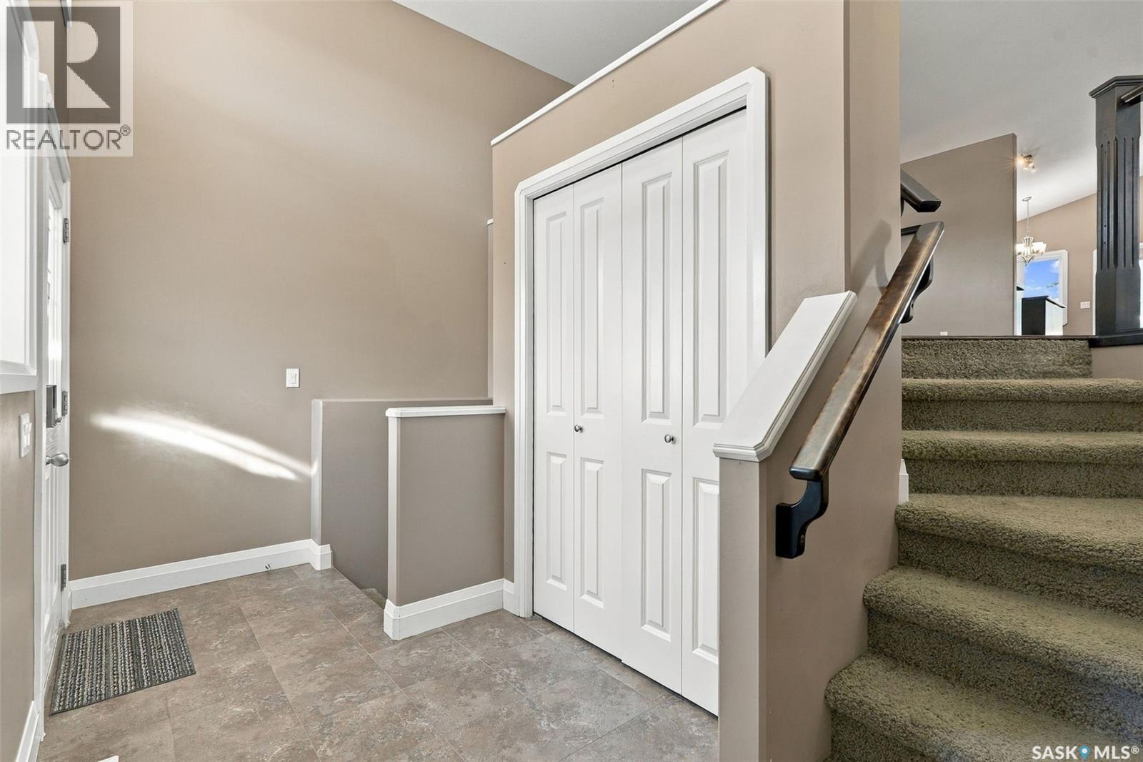 1114 Hargreaves WAY, Saskatoon — photo 3