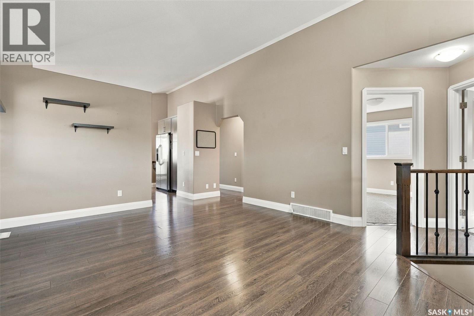 1114 Hargreaves WAY, Saskatoon — photo 5