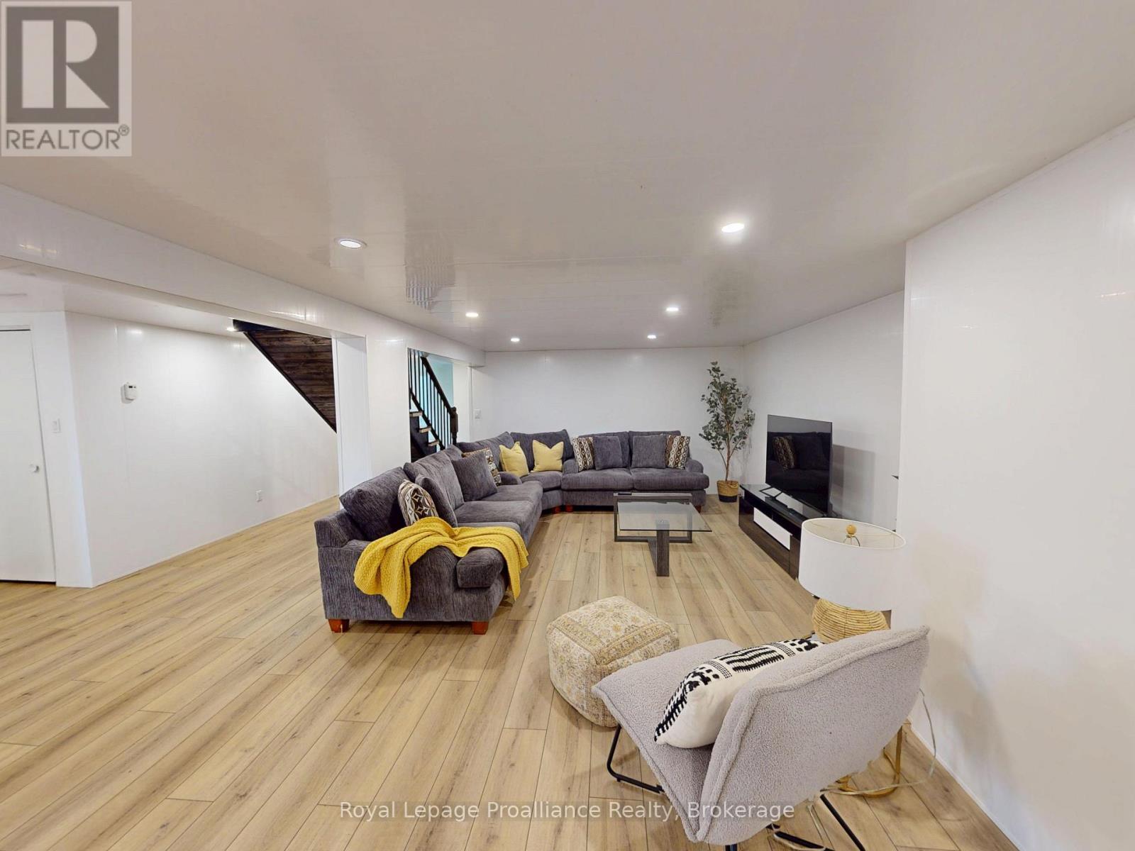 684 GALLIVAN ROAD - Image 34