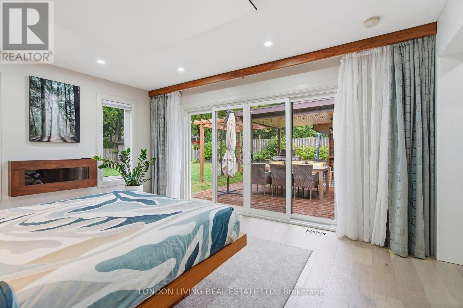470 COOMBS AVENUE - Image 25