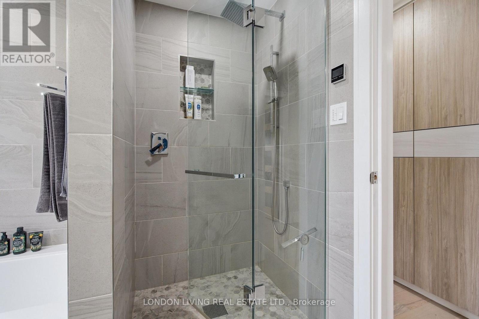 470 COOMBS AVENUE - Image 23