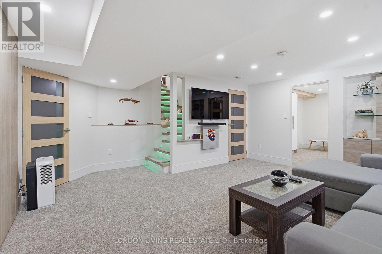 470 COOMBS AVENUE - 30