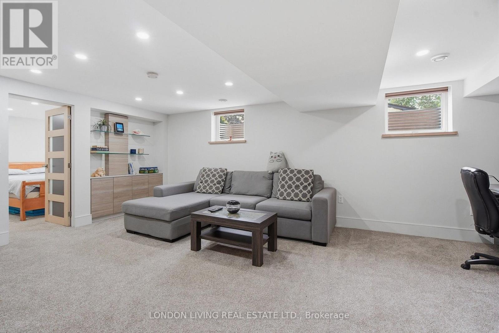 470 COOMBS AVENUE - 29