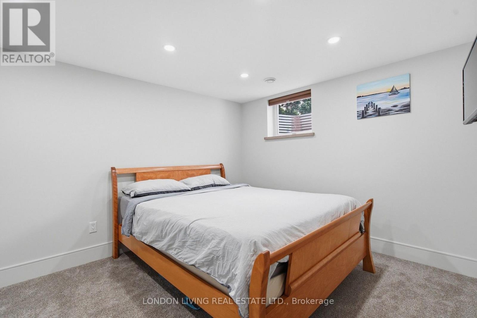 470 COOMBS AVENUE - Image 32