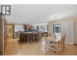 2008 Blairview Avenue, North Vancouver, BC V7H2N4 Photo 9