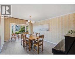 2008 Blairview Avenue, North Vancouver, BC V7H2N4 Photo 8