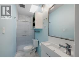 2008 Blairview Avenue, North Vancouver, BC V7H2N4 Photo 32