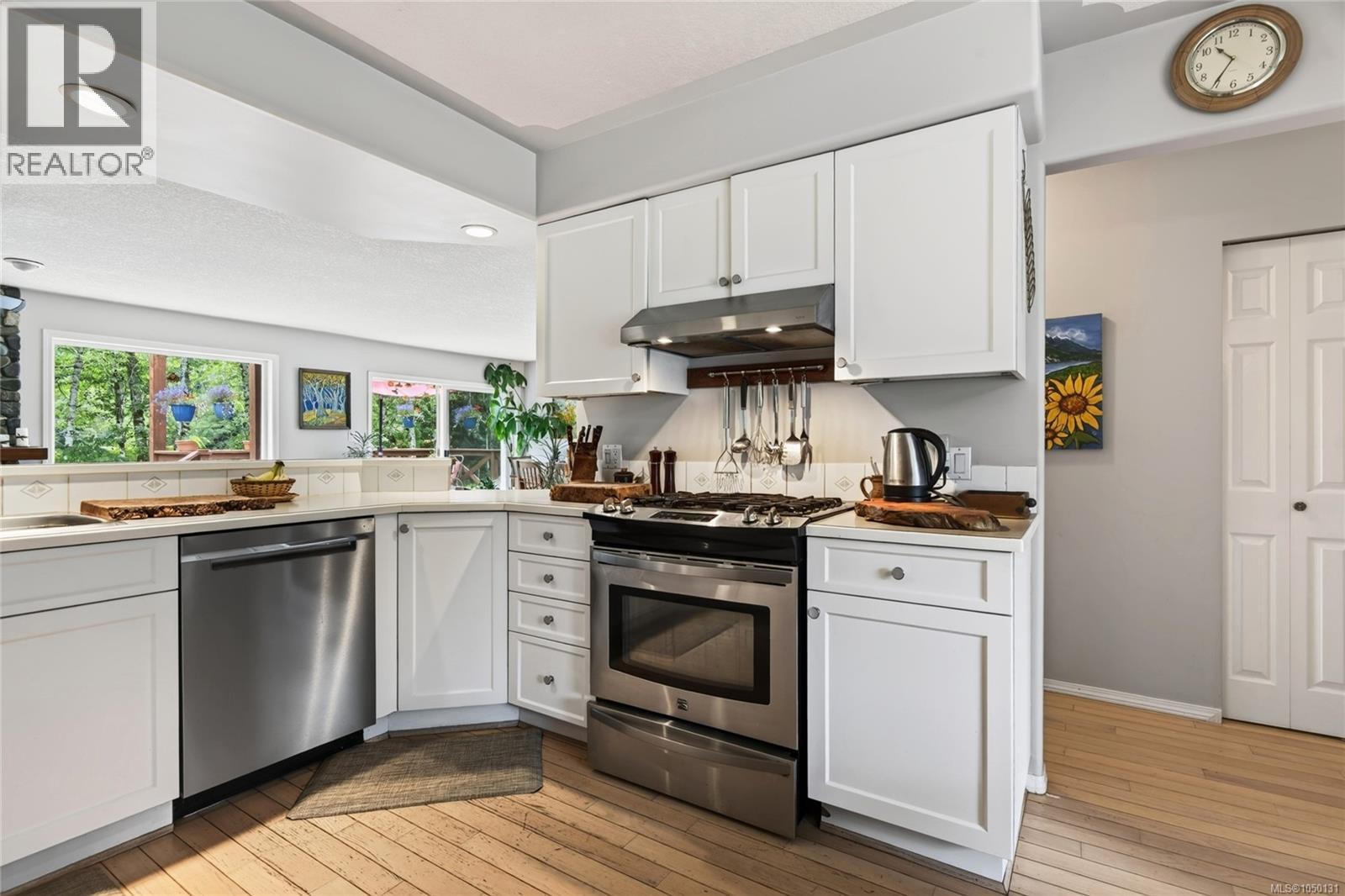 429 Howes Rd - Image 16