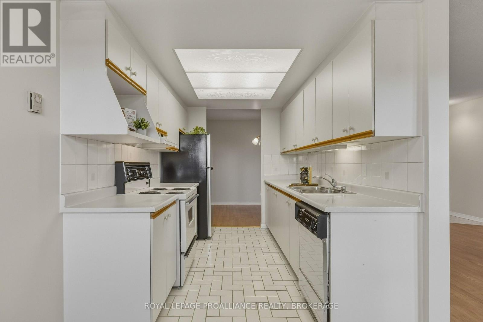 #405 649 DAVIS DRIVE - Image 16
