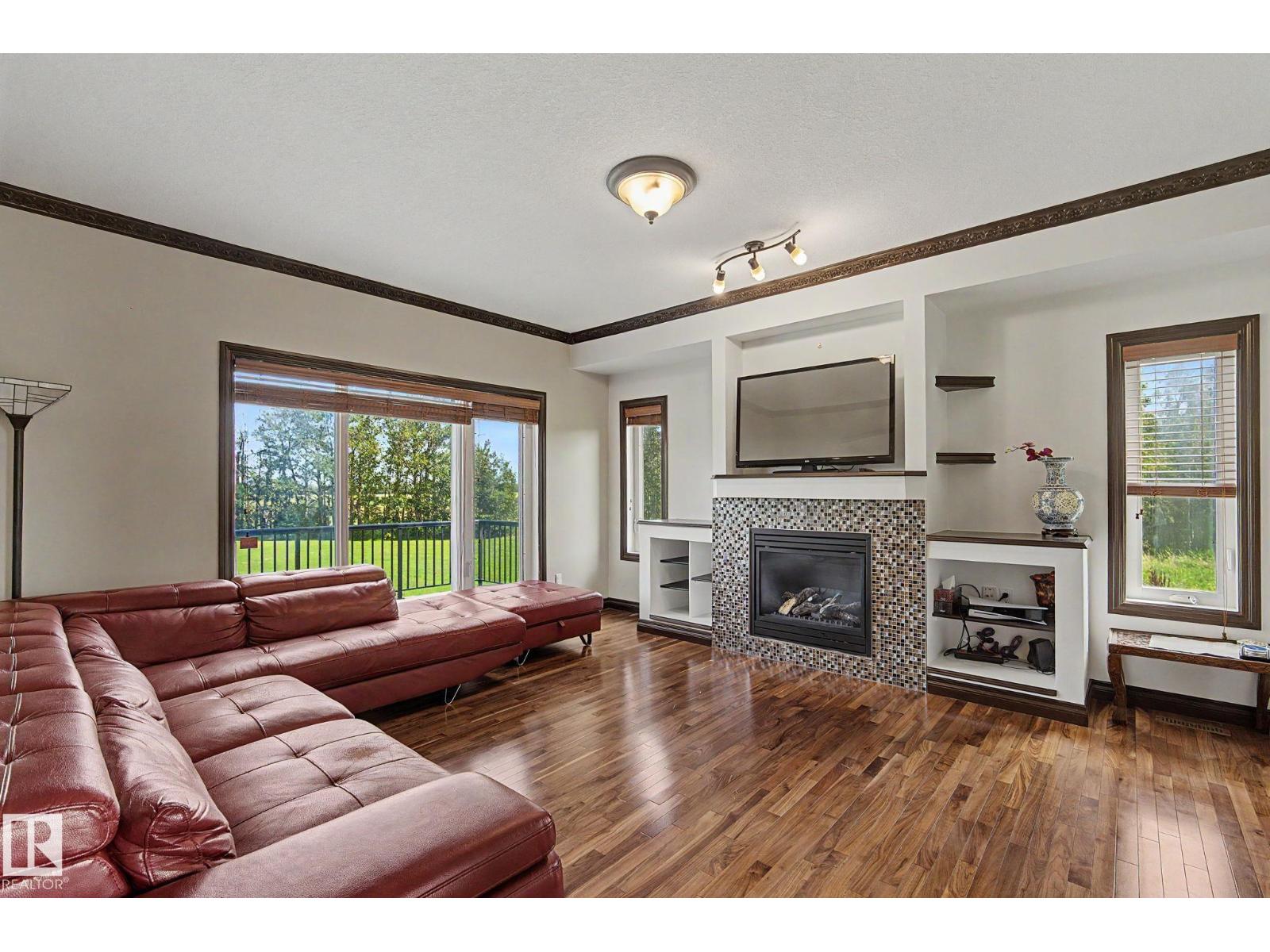 7245 2 ST SW - 14