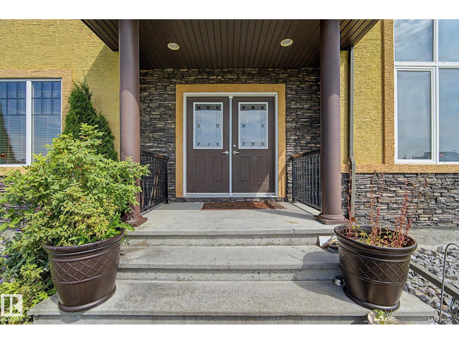 7245 2 St SW photo 2 — MLS® E4509433