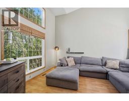 Living room - 10 Ladwig Close, Red Deer, AB T4R2V6 Photo 6