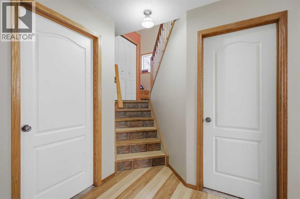 Listing photo – 10 Ladwig Close, Red Deer