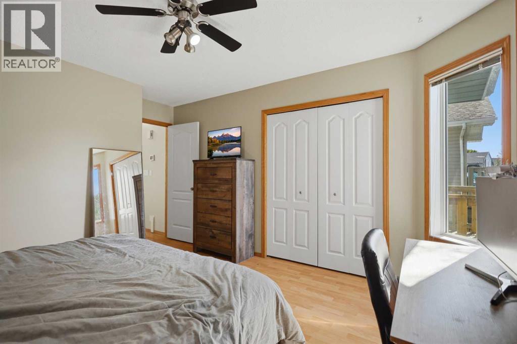 Listing photo – 10 Ladwig Close, Red Deer