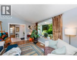 Living room - 2375 Damascus Rd, Shawnigan Lake, BC V8H2E7 Photo 16