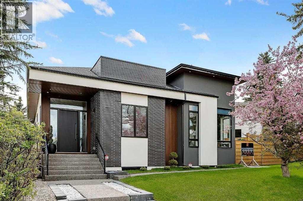 Property for sale at 1027 39 Avenue NW
