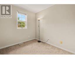 Primary Bedroom - 19 Kalbrook Street, Ottawa, ON K2T1A8 Photo 8