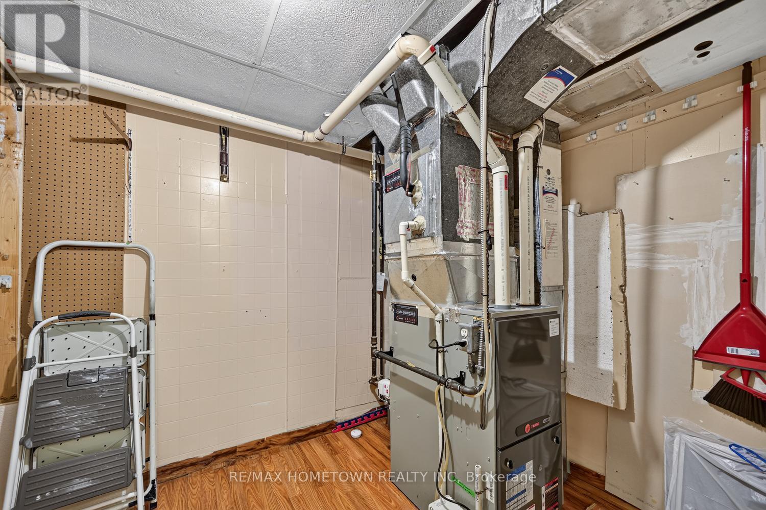 1362 WINDSOR DRIVE - Image 32
