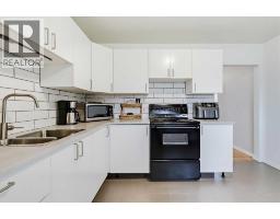 Living room - 176 Frobisher Boulevard Se, Calgary, AB T2H1G7 Photo 8