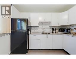 Kitchen - 176 Frobisher Boulevard Se, Calgary, AB T2H1G7 Photo 9