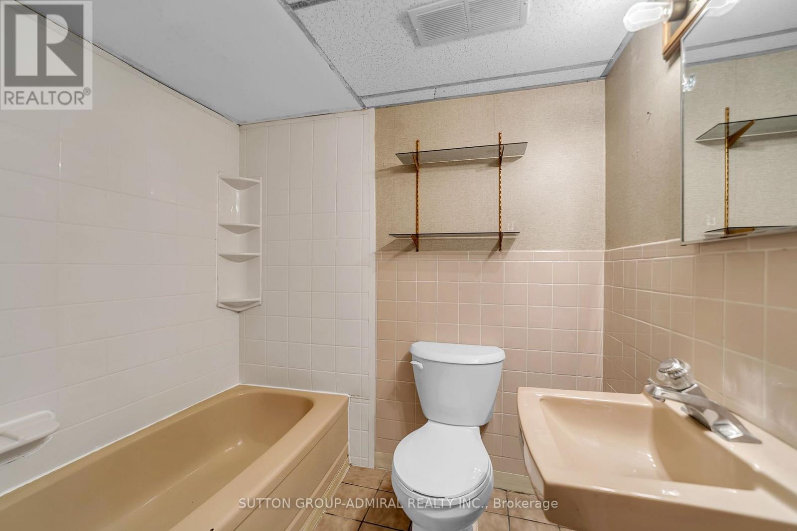 58 ROCHMAN BOULEVARD E - 32