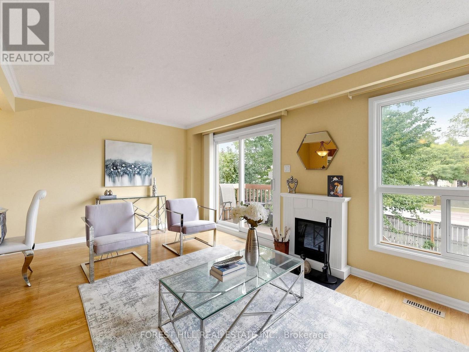Photo of 10 - 725 VERMOUTH AVENUE