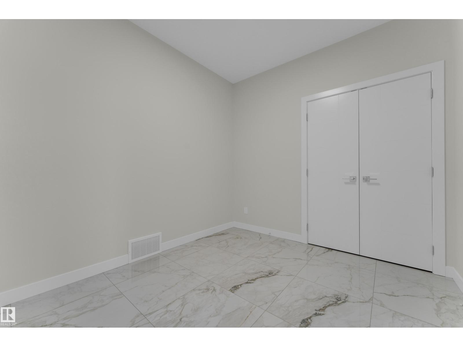 3814 39 St - 5