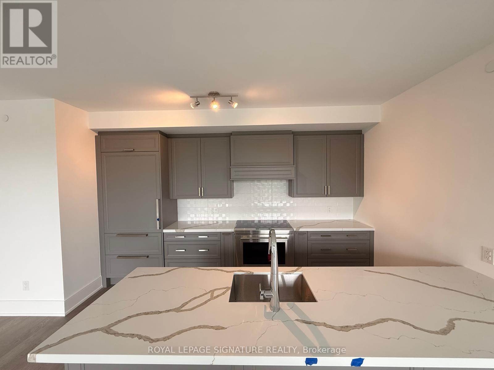Photo of 2452 Bloor Street