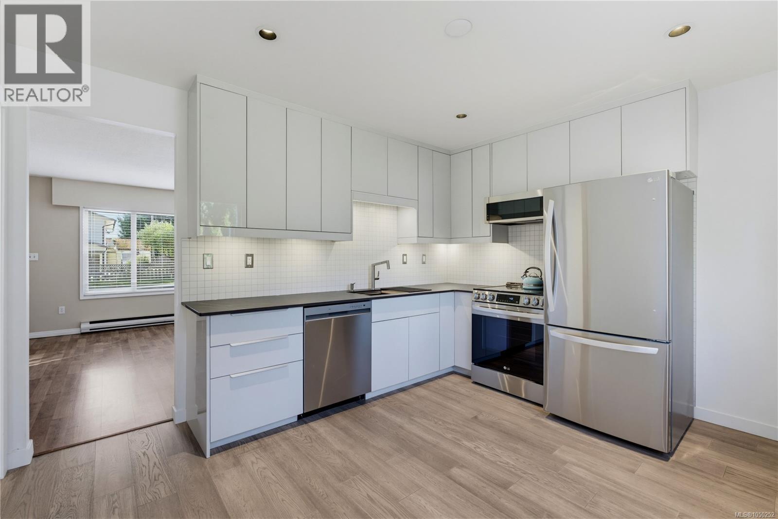  1714 Ashdale Place, Saanich