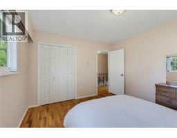 Living room - 1714 Ashdale Pl, Saanich, BC V8N1N9 Photo 11