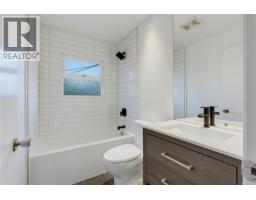 1714 Ashdale Pl, Saanich, BC V8N1N9 Photo 14