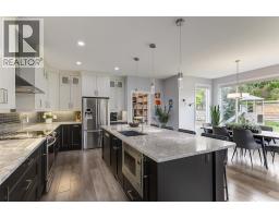 Dining room - 155 Skyland Drive, Kelowna, BC V1V3A1 Photo 16