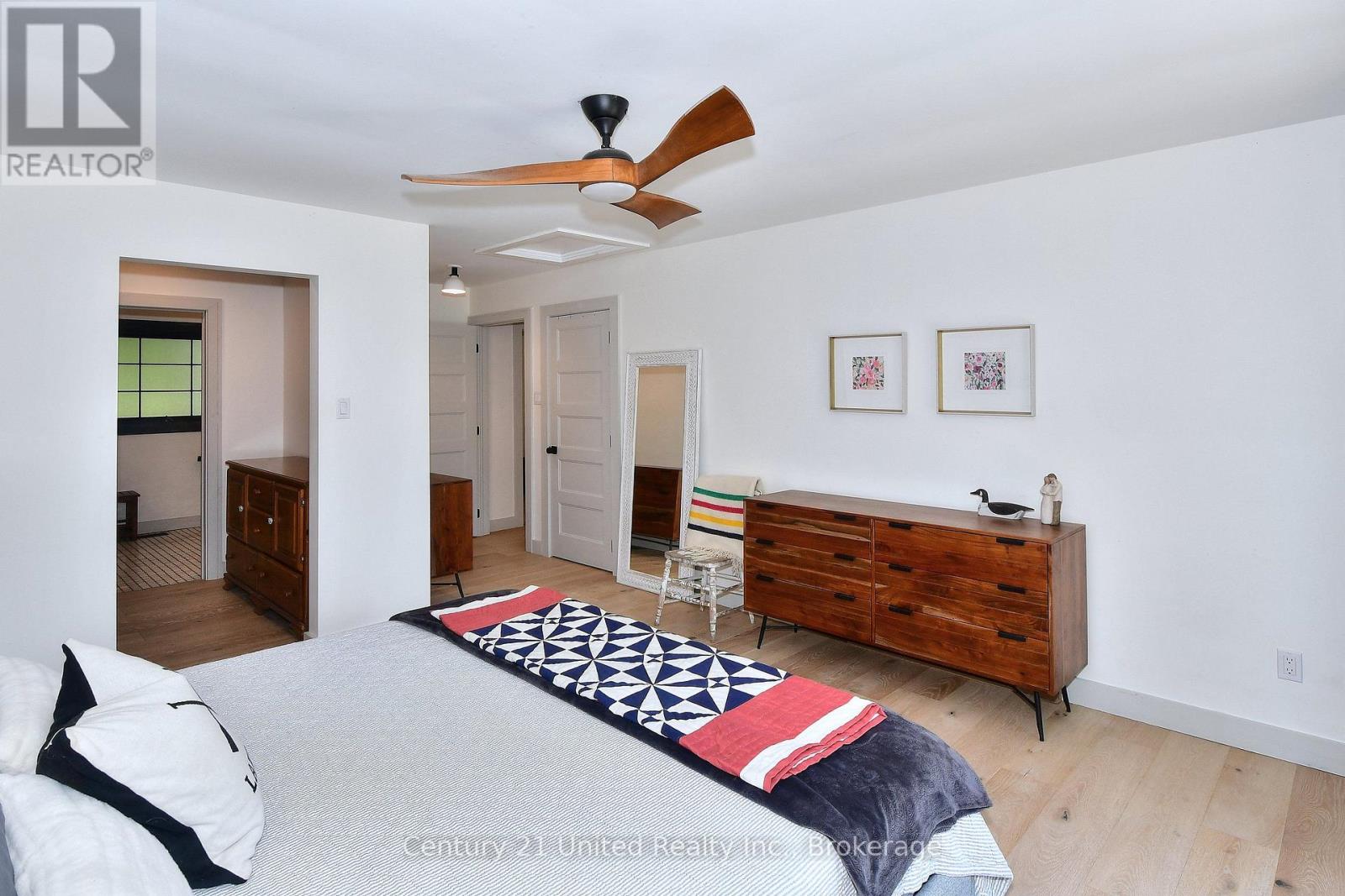 1915 PINEHURST AVENUE - 24