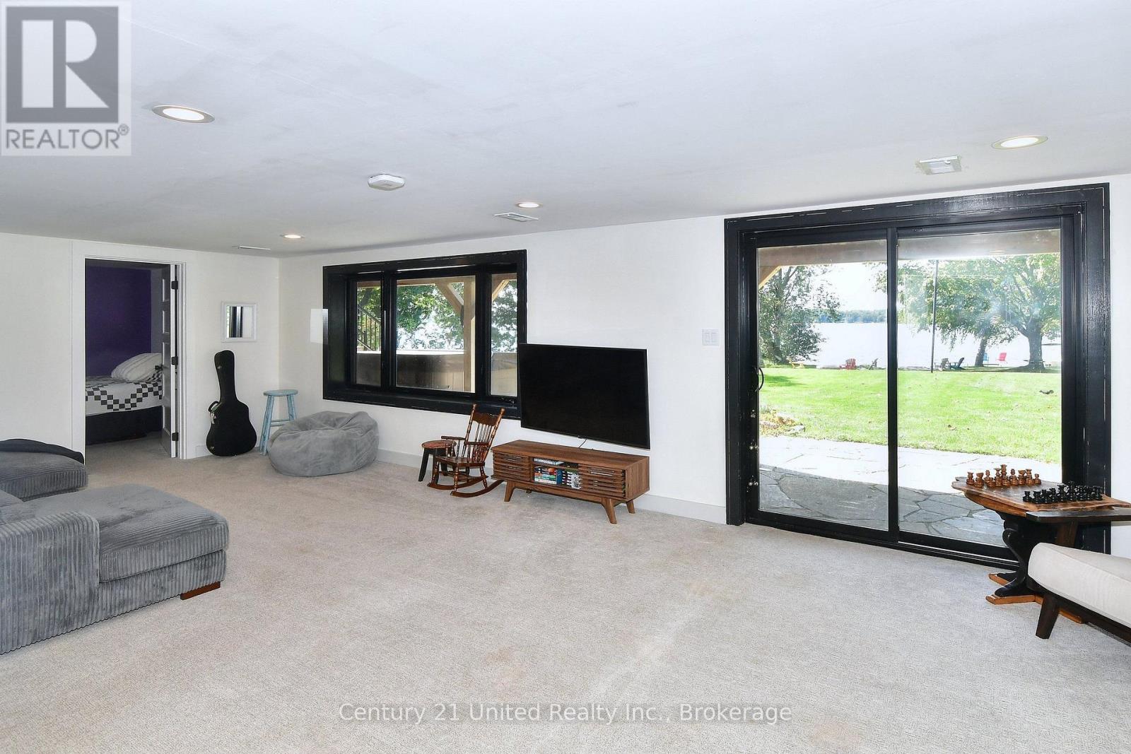 1915 PINEHURST AVENUE - 28