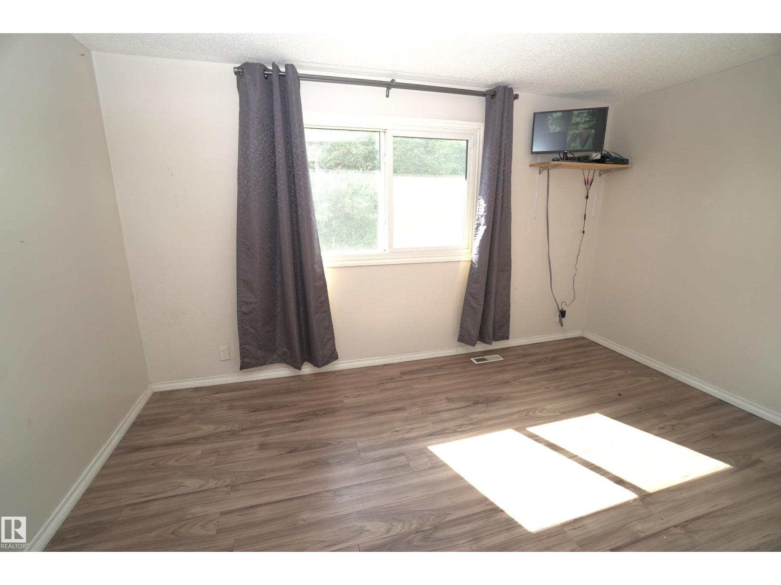 2672 89 ST NW - 18