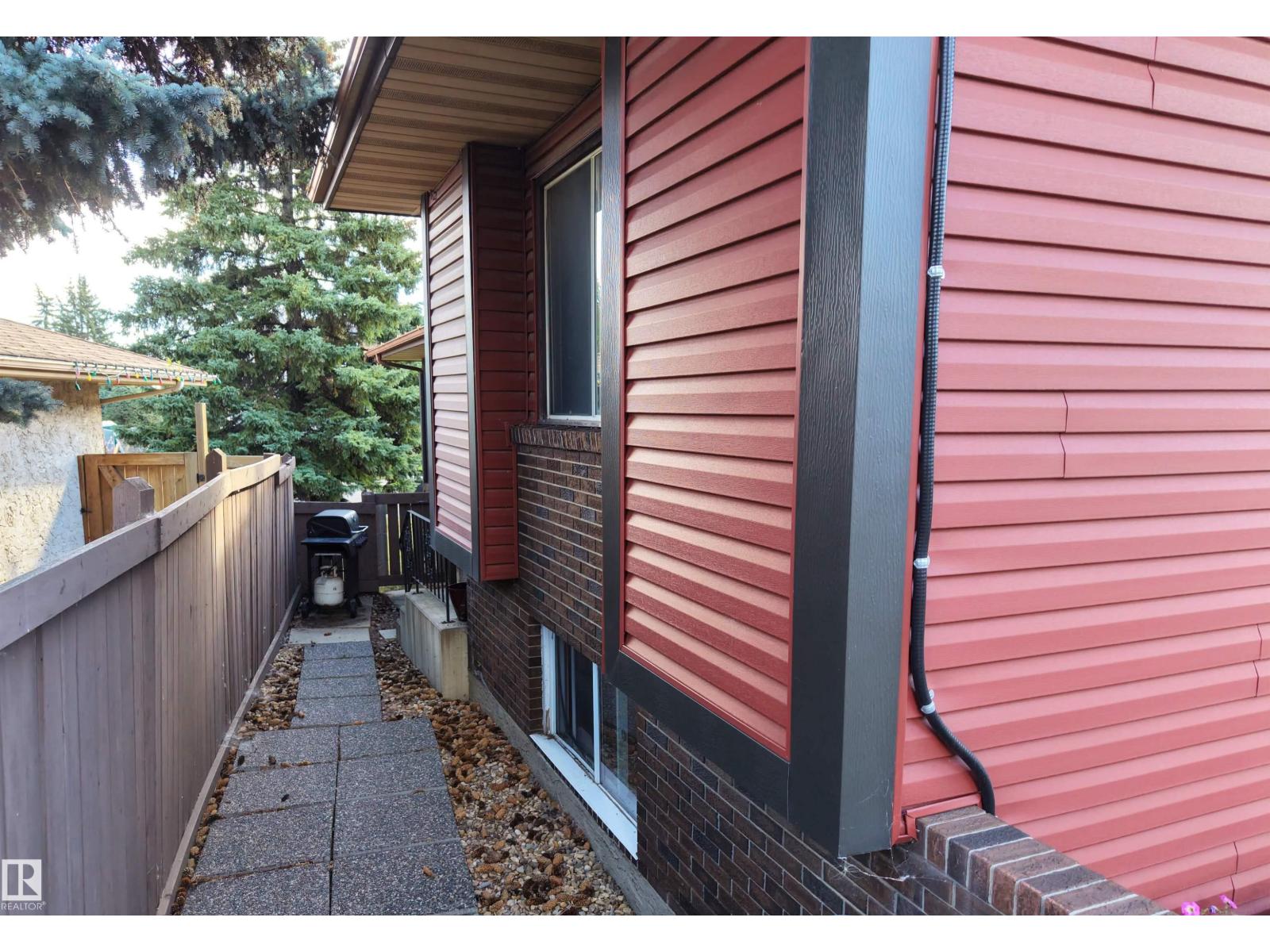 2672 89 St NW photo 2 — MLS® E4509437
